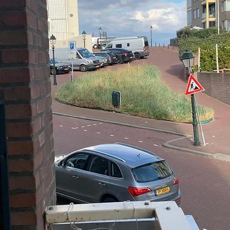 The Scheveningse Meisjes