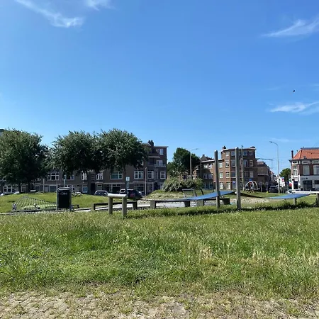 The Scheveningse Meisjes