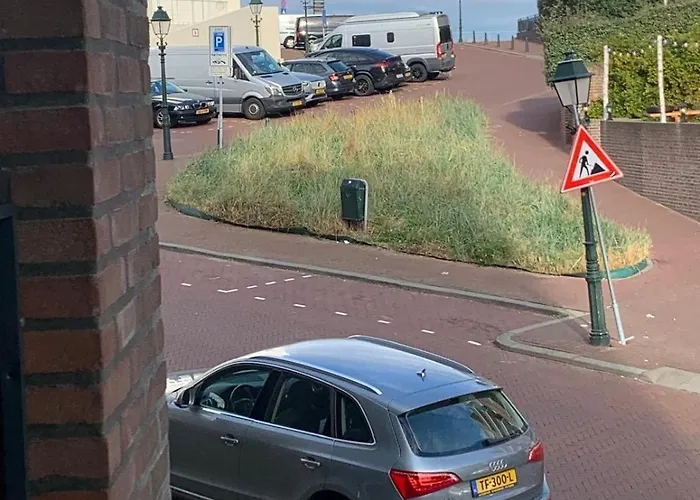 The Scheveningse Meisjes