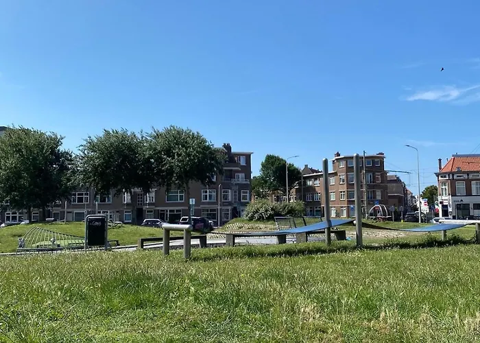 The Scheveningse Meisjes